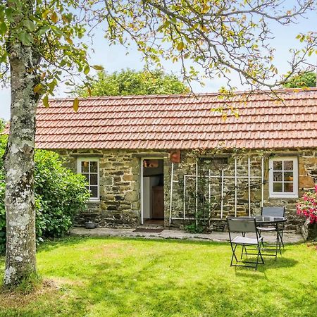 Stunning Home In Quettehou With Wifi Eksteriør bilde