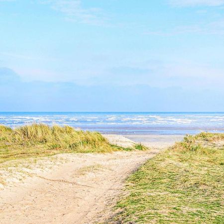 Stunning Home In Quettehou With Wifi Eksteriør bilde