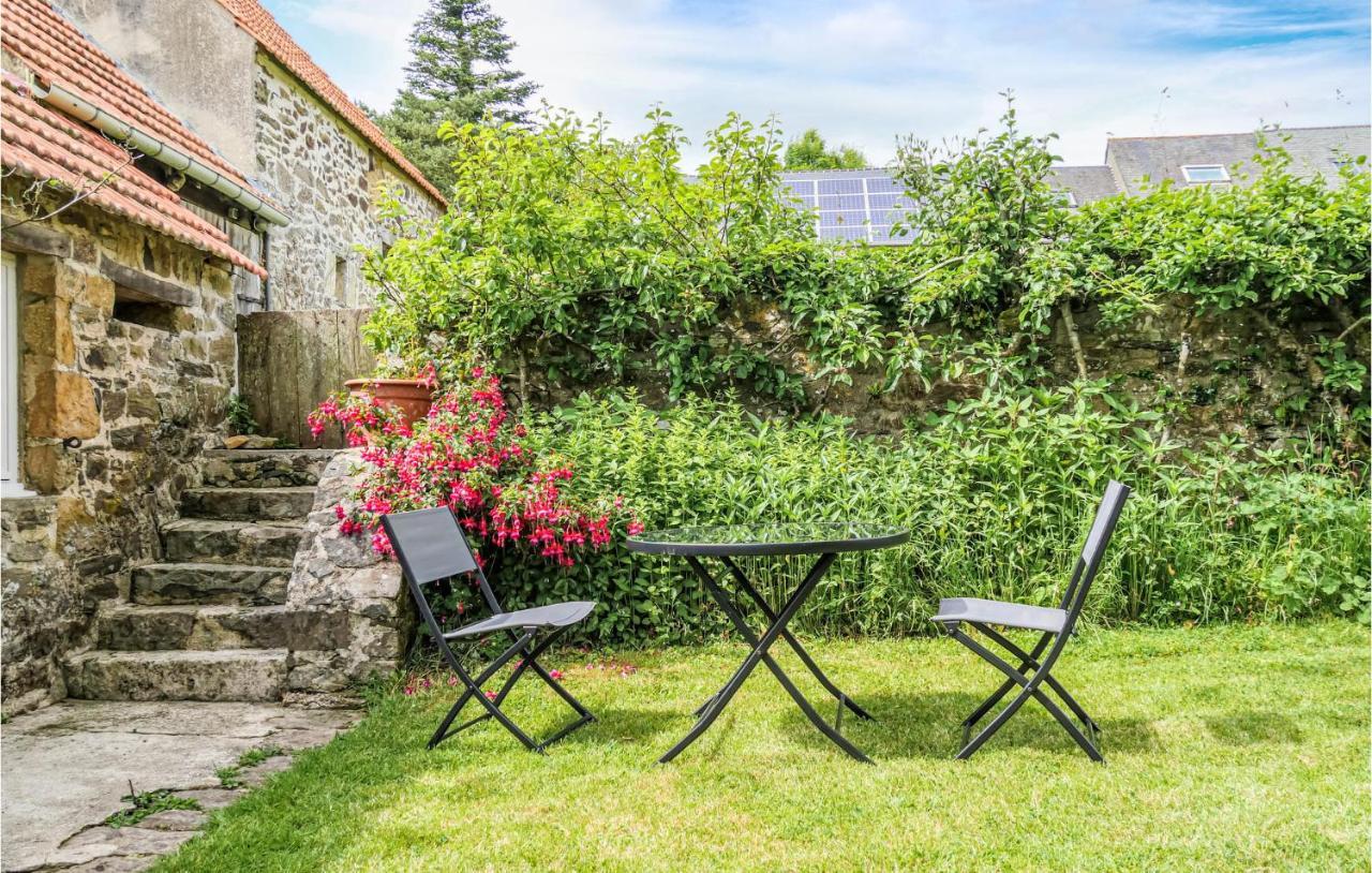 Stunning Home In Quettehou With Wifi Eksteriør bilde
